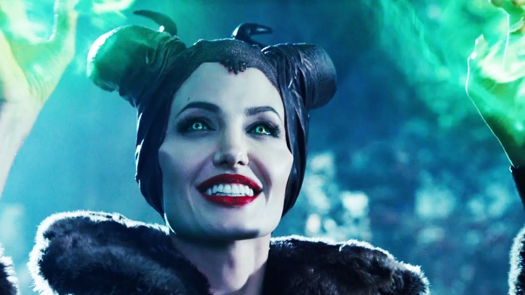 Снимката на Анджелина в ролята на Maleficient няма връзка с татуировките й, но просто е прекрасна