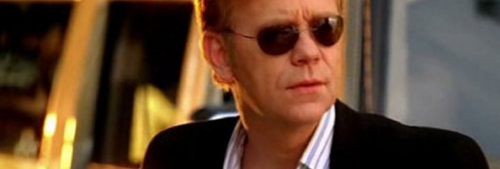 CSI: Miami / "От местопрестъплението: Маями"
Спиноф на: "От местопрестъплението"
Брои ли се за успех, ако главният ти персонаж бъде обезсмъртен под формата на меме? Ако да, CSI: Miami е доста успешен, благодарение на лейтанант Хорейшио Кейн (Дейвид Карузо) и неговите слънчеви очила. Сериалът напълно копира концепцията на оригиналния CSI – екип от криминалисти, които с нереални технологии и задълбочен анализ разкриват ново престъпление във всеки епизод. Това, което е различно, е самият екип и локацията – от греховния Лас Вегас сериалът прехвърля зрителите в слънчевия Маями. Концепцията обаче продължи да работи – цели 10 сезона, а дори в България CSI: Miami дълго време се радваше на интерес.