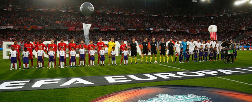 Шоуто бе като за голям мач - само дето на стадион с 34 000 зрители някак се губи ефектът от това, че на трибуните са две от най-шумните и колоритни публики в Европа.