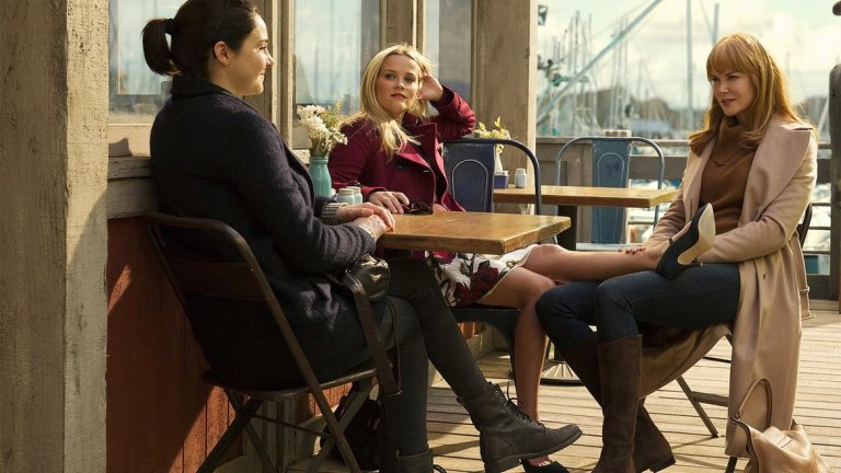 Big Little Lies 
Едно убийство може да обърне с краката нагоре спокойния живот в малка, богаташка общост в северна Калифорния. Човек от начало училище в Монтерей е открит убит. В началото не е известно нищо - нито за жертвата, нито за убиеца, но в последствие е открита връзка с майки на деца в училището. Сериалът обра "Златните глобуси" в своите категории напълно заслужено и определено си заслужава да му се хвърли едно око.
