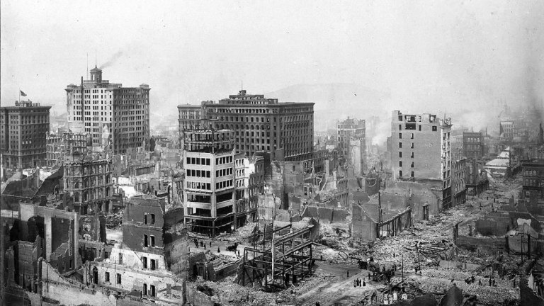 Земетресението в Сан Франциско от 1906 г. унищожава 80 процента от града, последвано е от пожари и в бедствието загиват около 3000 души. В нашата галерия можете да видите един поглед преди и след на знакови места от града: