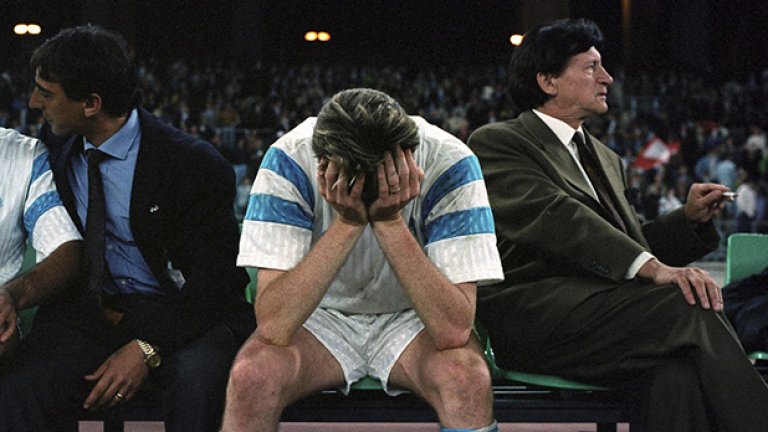 Разочарованието от загубения финал е голямо. Английската звезда Крис Уодъл се държи за главата след поражението от Цървена звезда през 1991. Сърбите спечелиха след 0:0 в редовното време и продълженията и дузпи.