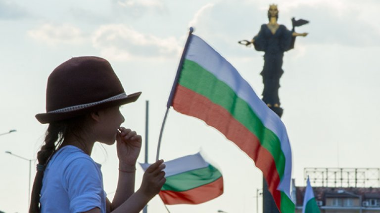 Трети ден на протести срещу олигархията