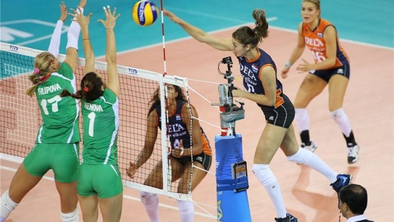 България загуби от Холандия в последния си мач.