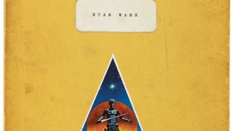 Оригиналният сценарий за Star Wars IV: A New Hope с актьорския състав -  корицата е жълта, с триъгълен стикер и името на филма