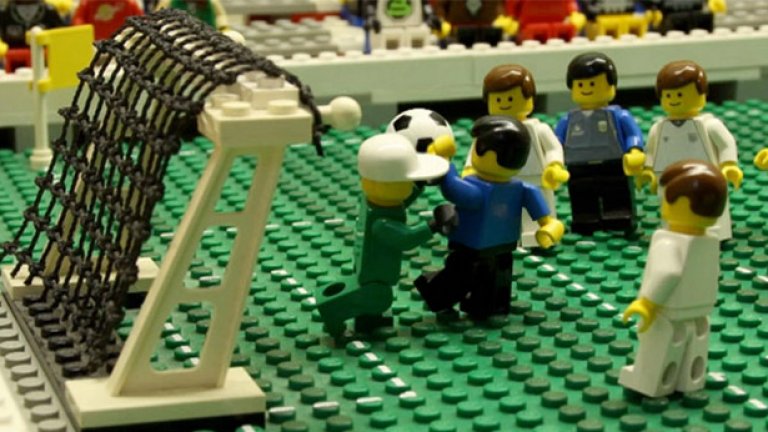 Така изглежда голът на Марадона, направен от Лего.