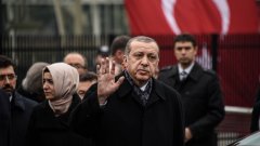 Опитите на Ердоган да спаси лирата са насочени към ЕС