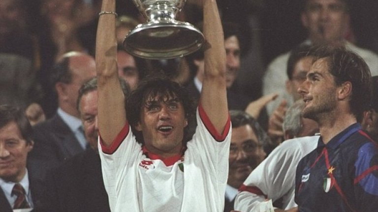 Паоло Малдини - второ поколение легенда на Милан след баща си Чезаре Малдини. Паоло изигра 25 сезона с червено-черната фланелка, а сега и двамата му сина се подвизават в юношеските формации на "росонерите"