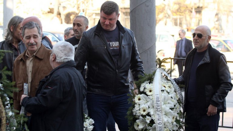 Дойдоха абсолютно всички поколения български щангисти, които са тренирали при него през годините. Дори Гълъбин Боевски, който е в чужбина, изпрати дъщеря си Сара.