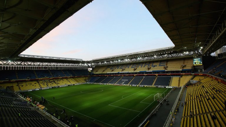 28. "Шукрю Сарачоглу", Истанбул
Това е домът на турския футбол. Не, не - без никаква шега. През 1908-а стадионът е открит на мястото, където английският свещеник Хенри Пиърс е донесъл първата топка и е показал на местните как се играе. Тук е създадена и футболната лига на Турция. Стадионът бе изцяло построен наново и открит през 2006-а, като днес има много модерен вид и е от категория 4 на УЕФА.