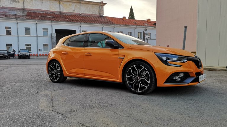 Фотогалерия: Renault MEGANE R.S. - това вече е спортна кола!