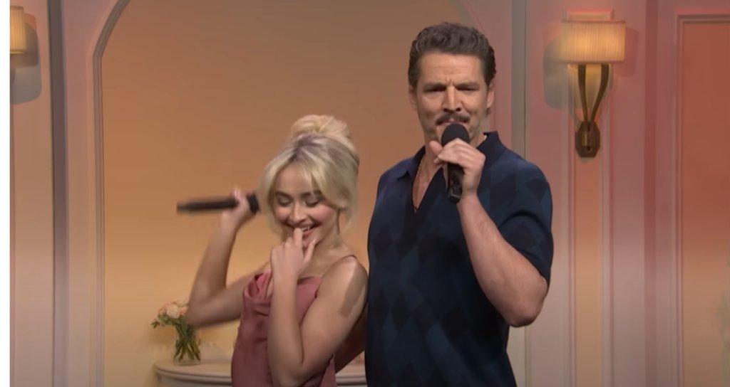 SNL 50: The Special Anniversary
Макар че не е свързано с киното и сериалите, не може да пропуснем шеметното включване на Педро Паскал по случай юбилейното издание на Saturday Night Live (SNL). В скеча той влезе в ролята на Реналдо - сексапилен латино, който прекъсва сватбата на бившия си любовник.
