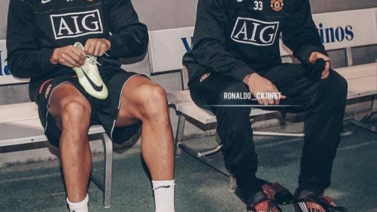 Снимка от времето, когато Димитър Бербатов и Кристиано Роналдо ритаха в Манчестър Юнайтед.