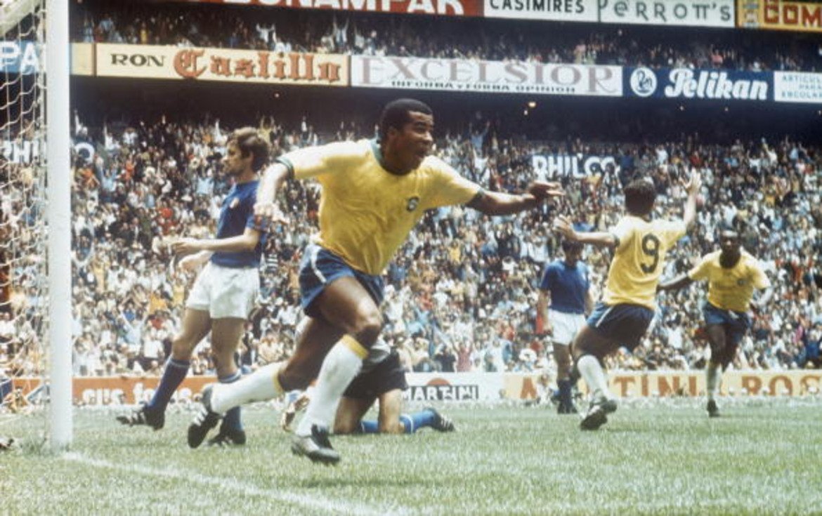 4. Жаирзиньо
Участия на световни първенства:   1966, 1970, 1974
Изиграни мачове:  16
Голове:   9
Нападател с повече от 400 мача за Ботафого, в края на 60-те и началото на 70-те години Жаирзиньо се явява един от фундаментите в националния тим на Бразилия. При спечелването на световната титла през 1970 г. именно той е футболистът, вкарал голове във всеки от седемте мача на мондиала. Седмият му гол е във финала срещу Италия (4:1), след който бразилците триумфират с титлата.
