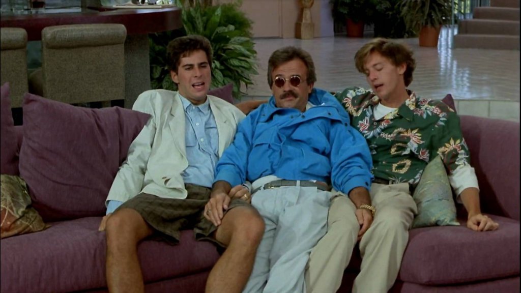 Уикендът на Барни: Тотална кино класика отново. Тед Кочев снима летния си хит през далечната 1989 година. Филмът, подобно на най-добрите черни комедии, обединява двама нищо неподозиращи младежи, един зъл шеф, който иска да се отърве от тях, и един наемен