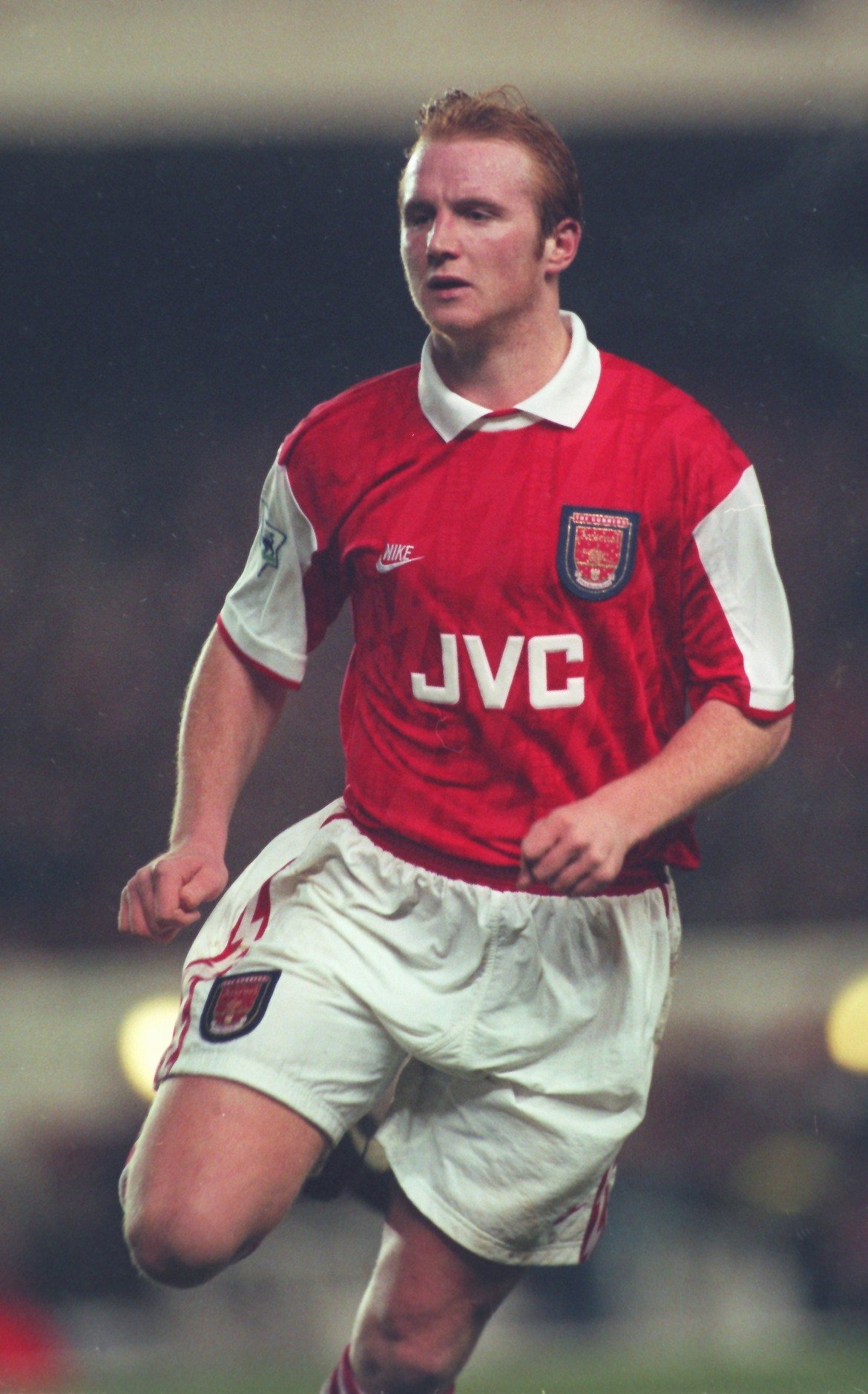 
Джон Хартсън (от Лутън в Арсенал, 1995 г.)
Арсенал счупи британския рекорд за тийнейджър, плащайки 2.5 млн. паунда на Лутън за Хартсън през 1995-а. Арсен Венгер обаче не го оцени и през 1997 г. го продаде на Уест Хем след 17 гола с екипа на "топчиите". След това игра за Уимбълдън, Ковънтри и Селтик, прекарвайки отлични 5 години при "детелините".