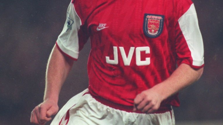
Джон Хартсън (от Лутън в Арсенал, 1995 г.)
Арсенал счупи британския рекорд за тийнейджър, плащайки 2.5 млн. паунда на Лутън за Хартсън през 1995-а. Арсен Венгер обаче не го оцени и през 1997 г. го продаде на Уест Хем след 17 гола с екипа на "топчиите". След това игра за Уимбълдън, Ковънтри и Селтик, прекарвайки отлични 5 години при "детелините".