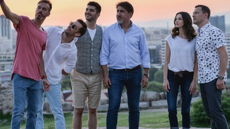 Завръщане 
Това е един филм на Ники Илиев за завръщането към родината и приятелствата, които не остаряват, въпреки времето и разстоянията. Четирима приятели се връщат от чужбина в България, а тук ги събират освен общото минало и една благородна цел – да спасят къщата на свой приятел от разруха. 
В ролите са все познати лица на българското кино и телевизия – Диляна Попова, Башар Рахал, Орлин Павлов, Александър Кадиев, Бойко Кръстанов, Любомир Ковачев и други. Премиерата е на 18 октомври.