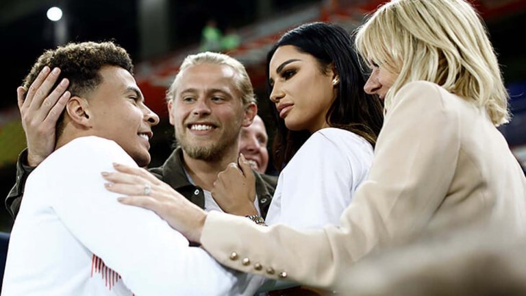 Родителите му са английска алкохоличка и нигерийски милионер, а животът на Деле Али е драма. От тежките!