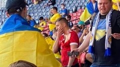 Украинци пребиха и съблякоха руснак на стадиона