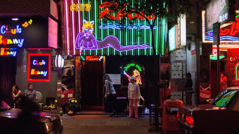 Историята на Рурик Джътинг разкрива ужасяващия живот под неоновите кули на Хонконг