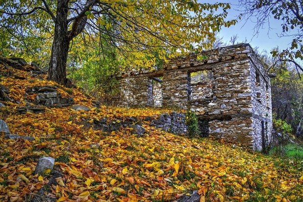 Изоставено село в Родопите