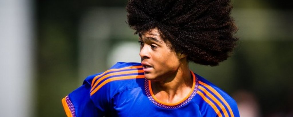 Тахит Чонг, Фейенорд
16-годишният халф вече изкара няколко тренировки с Манчестър Юнайтед. Спекулациите са, че „червените дяволи“ са много близо до Новия Фелайни, но Челси също има интерес към младока.