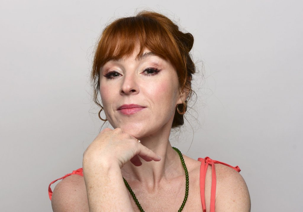 Рут Конъл (Роуина)
Шотландката изигра майката на Краули - Роуина, като се появи в ролята и в епизод на предисторията The Winchesters. Eдва наскоро обаче се сдоби с главна роля в друга телевизионна поредица - играе в детективската хорър комедия Dead Boy Detectives (2024 г.) по комиксите на Нийл Геймън. 
По-важното за нея в личен план е, че работата по Supernatural води до връзка с колегата ѝ Роб Бенедикт (Чък/Господ), с когото вече имат едно дете.