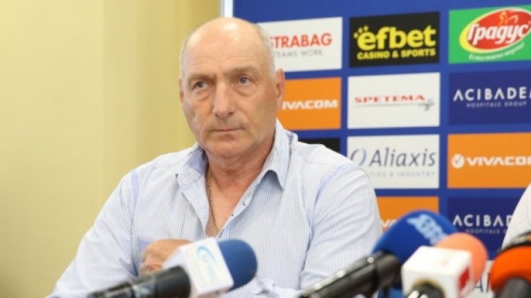 Жужо е футболен гигант, ставал шампион на Холандия като съотборник и приятел на Йохан Кройф, и трябва да го слушаме какво говори. Но остава впечатлението, че на "Герена" много са свалили нивото.