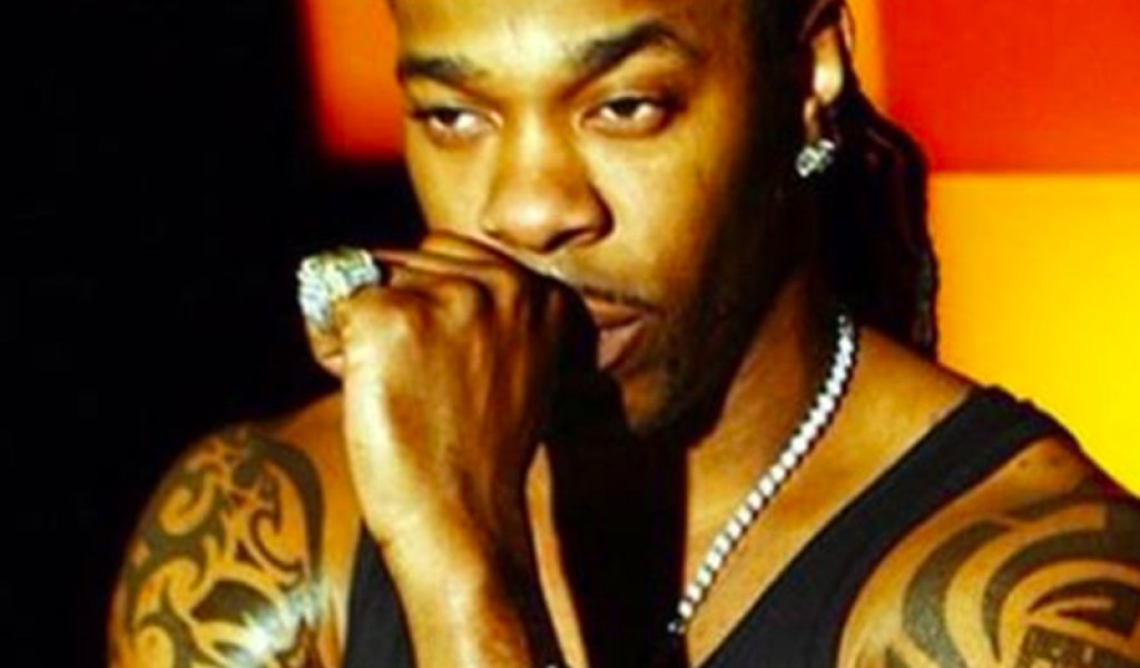 Изпълнителят на \"Break ya neck, nigga\", Busta Rhymes, е израснал в бедност, с майка, която бачка нон стоп, за да издържа семейството. Не е чудно, че той решава да й помогне, като върти бизнес с наркотици, намесвайки се и в други престъпление покрай това