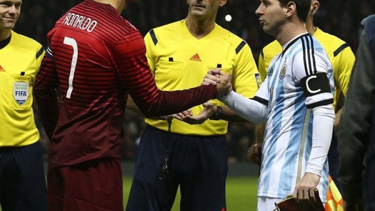 За първи път Роналдо и Меси се изправиха един срещу друг като капитани на отборите си.