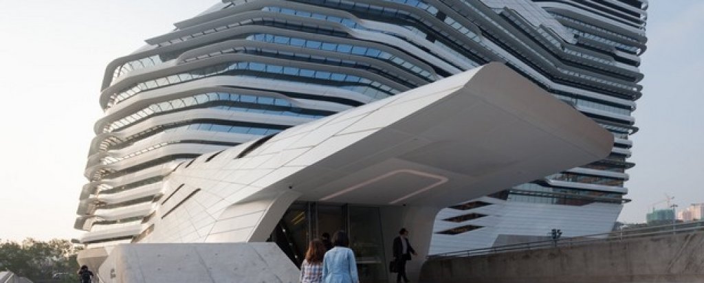 Кулата на клуб "Жокей" в Хонг Конг е сред завършените проекти на Zaha Hadid Architects през 2013-та година.