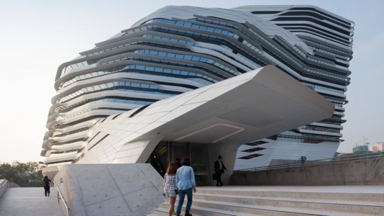 Кулата на клуб "Жокей" в Хонг Конг е сред завършените проекти на Zaha Hadid Architects през 2013-та година.