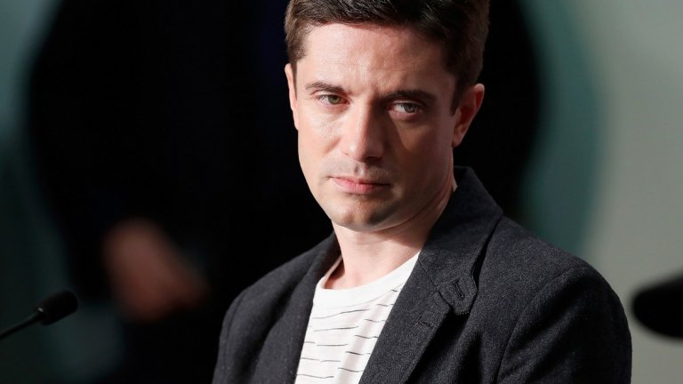 Актьорът Тофър Грейс се "лекува" от ролята като прави фенски монтаж на трилогията "Хобит" и я превръща в един общ филм.