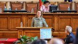 Депутатите избираха между нея и Кристиян Вигенин