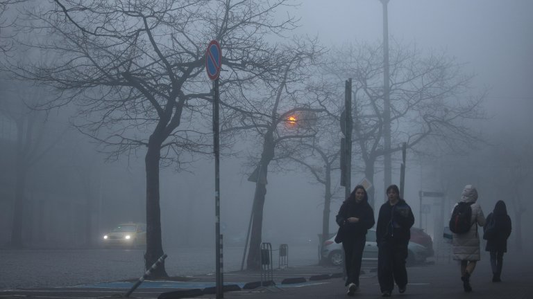 Шест града у нас са с опасно мръсен въздух днес (снимки)