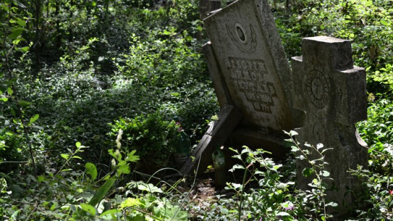 Времето е безмилостно дори към такива трайни материали като камъка