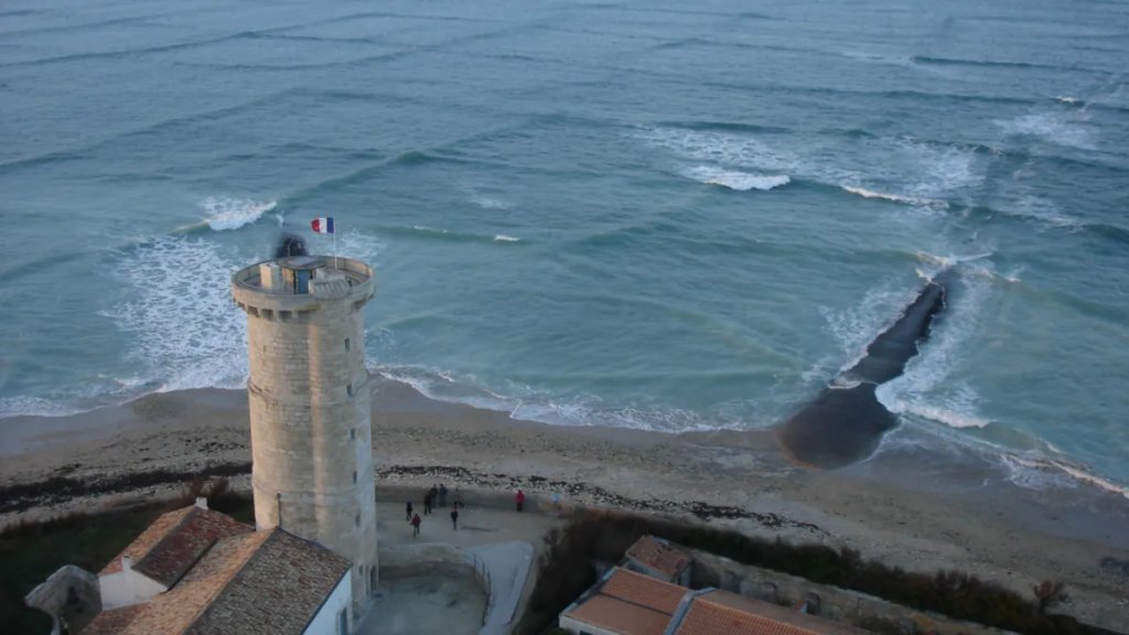 square-waves-cross-sea-l