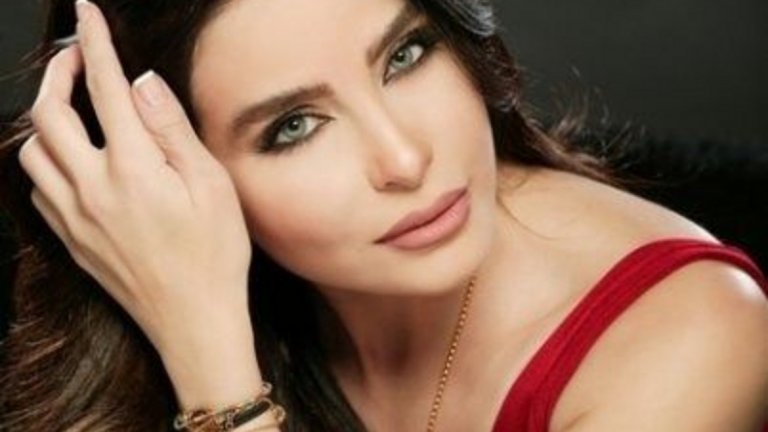  Надин Агнатиос, Ливан 

Надин редовно попада в класациите на най-красивите жени в Ливан. Някои я наричат "ливанската Адриана Лима", но тя всъщност е водеща на новините.