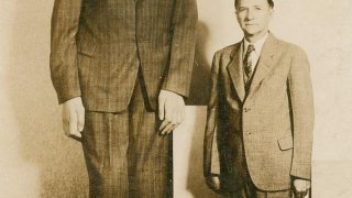Robert_Wadlow_postcard