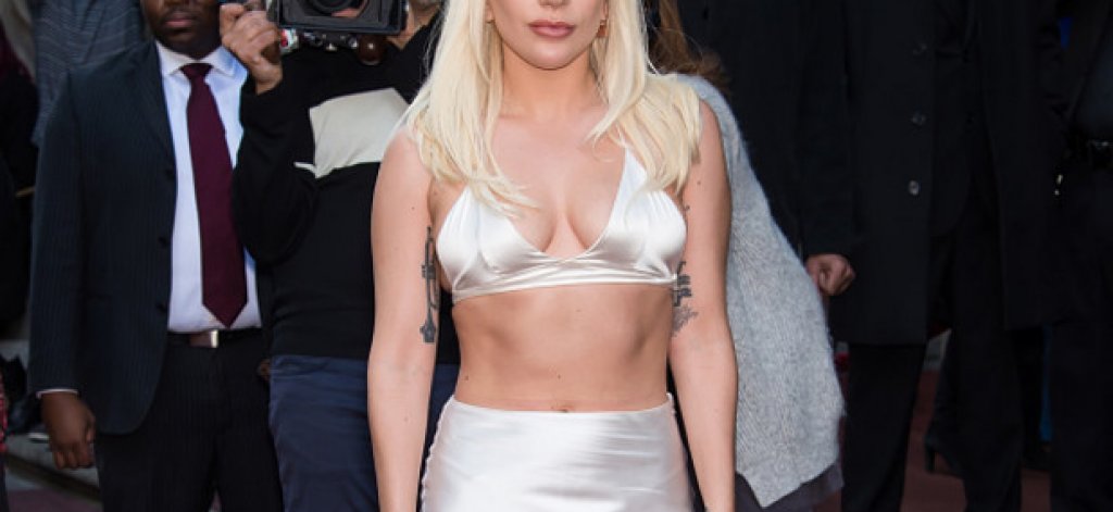 На 11 декември Лейди Гага беше обявена за жена на годината от музикалното списание Billboard

Вижте в галерията кой още спечели приза "Жена на 2015-та" от различните издания тази година