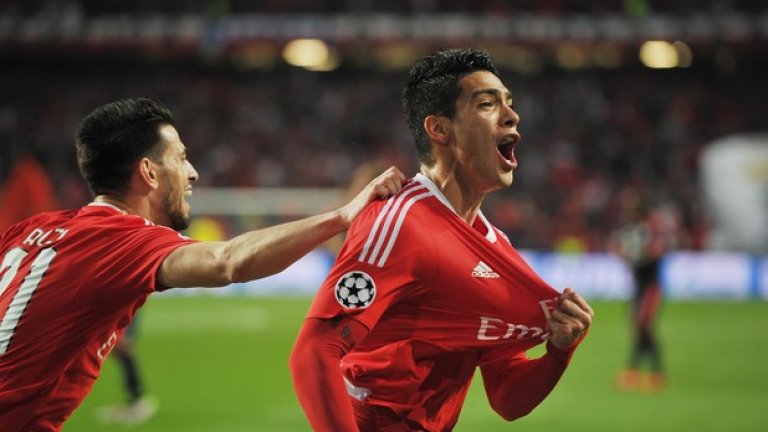 9. Раул Хименес (в Уулвърхемптън под наем от Бенфика)
Хименес е изключително важна част от добрия сезон, който прави Уулвс до момента. Той вече има на сметката си три гола и три асистенции и е отлично допълнение към Рубен Невес и Жоао Моутиньо.