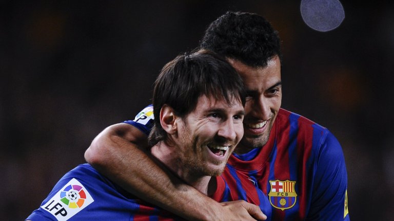 Меси с красиво послание към Бускетс: На терена си №5, но в живота си "десетка"