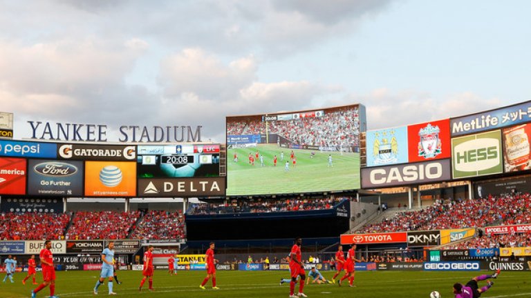 Култови арени като стадиона на бейзболния "Янкис" в Ню Йорк видяха големи мачове - този е Сити - Ливърпул.