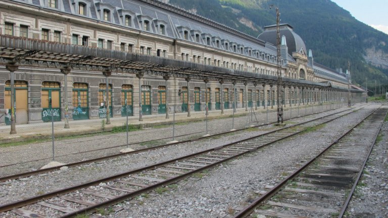 Канфранк е била сред най-големите и внушителни гари в света