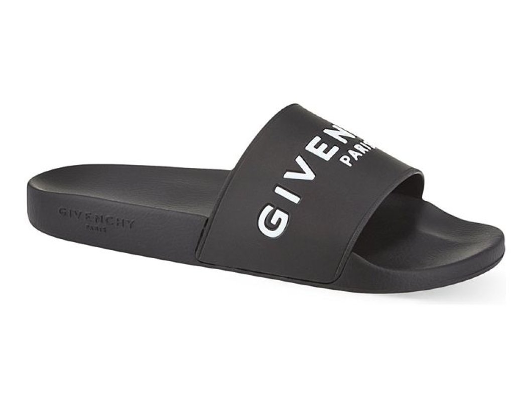 На пето място са чехлите на Givenchy.