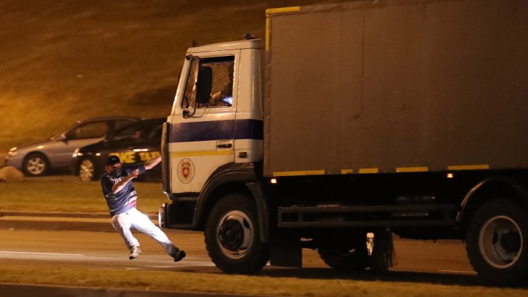 Брутално насилие смачка протеста в Беларус