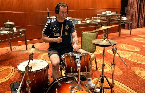 Чех е най-добрият барабанист сред вратарите и най-добрият вратар сред барабанистите