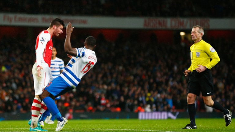 Идиот на деня? Оливие Жиру удари с глава Недъм Онуоха от Куинс Парк и бе изгонен, а Арсенал удържа трудно 2:1.