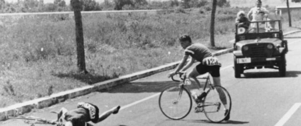 Датският колоездач Кнуд Йенсен колабира по време на Олимпиадата през 1960 година. Падайки, той удря тежко главата си, а по-късно умира. Аутопсията показва наличие на амфетамини и на още един вид допинг, използван по онова време.